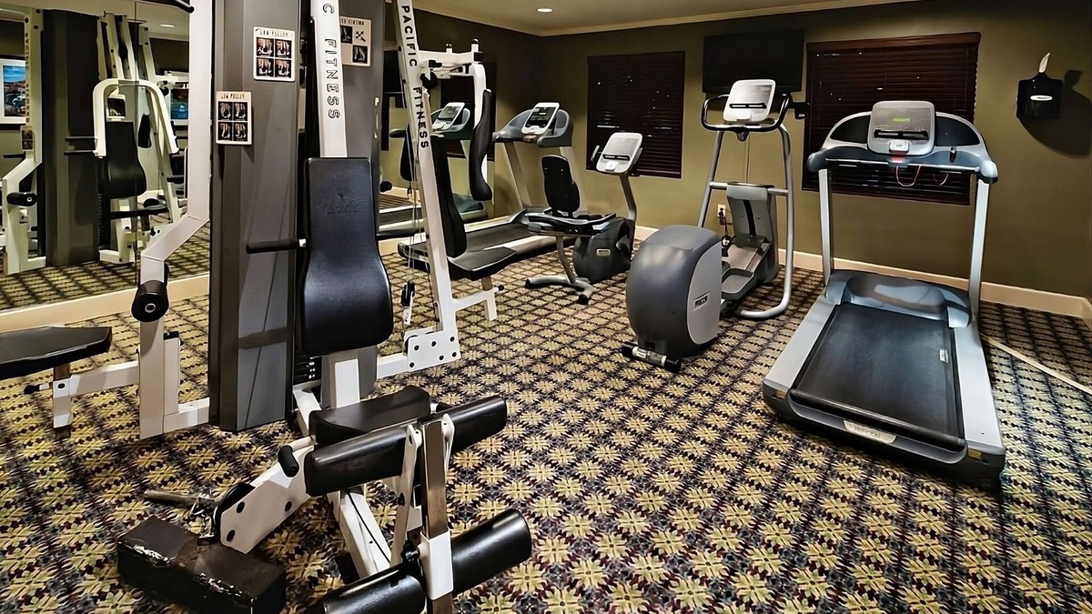 Las Colinas Hotel | Pet-friendly Property! w/Free Parking & Breakfast! Near Parmenter Gazebo Garden