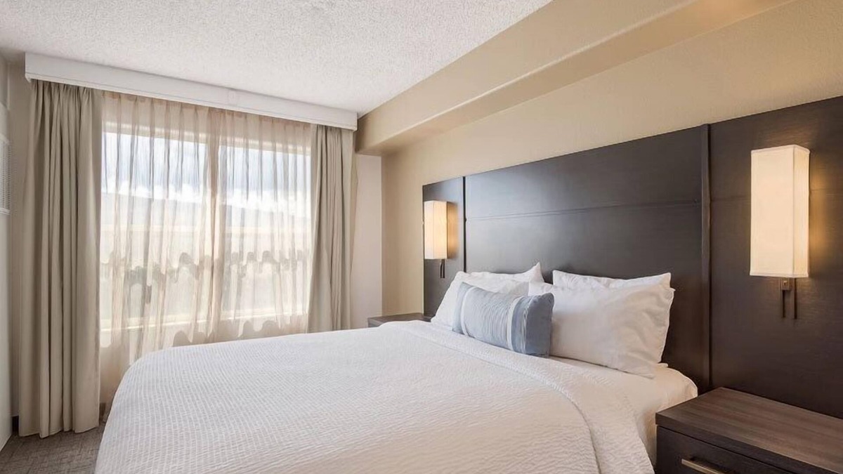 Reno/Tahoe Airport Resort | Pet-friendly Property! With Free Breakfast, Onsite Sports Court, Pool!