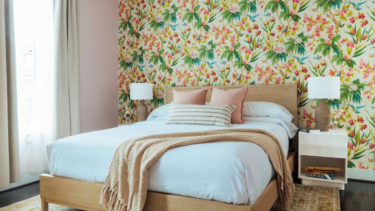 Five Points South Hotel | Pet-Friendly Queen Room at The Painted Lady! Free Parking, Near Vulcan Park!