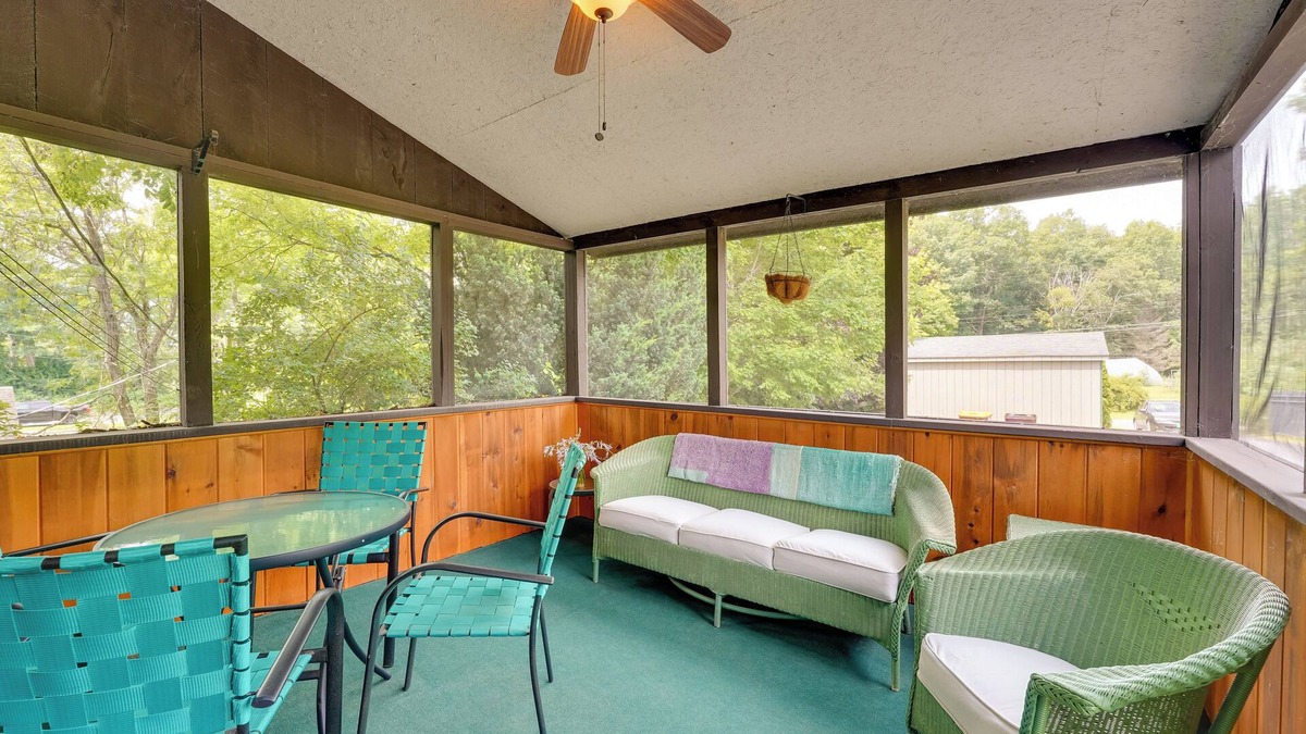 Lake George House | Pet-Friendly Queensbury Home w/Screened Porch