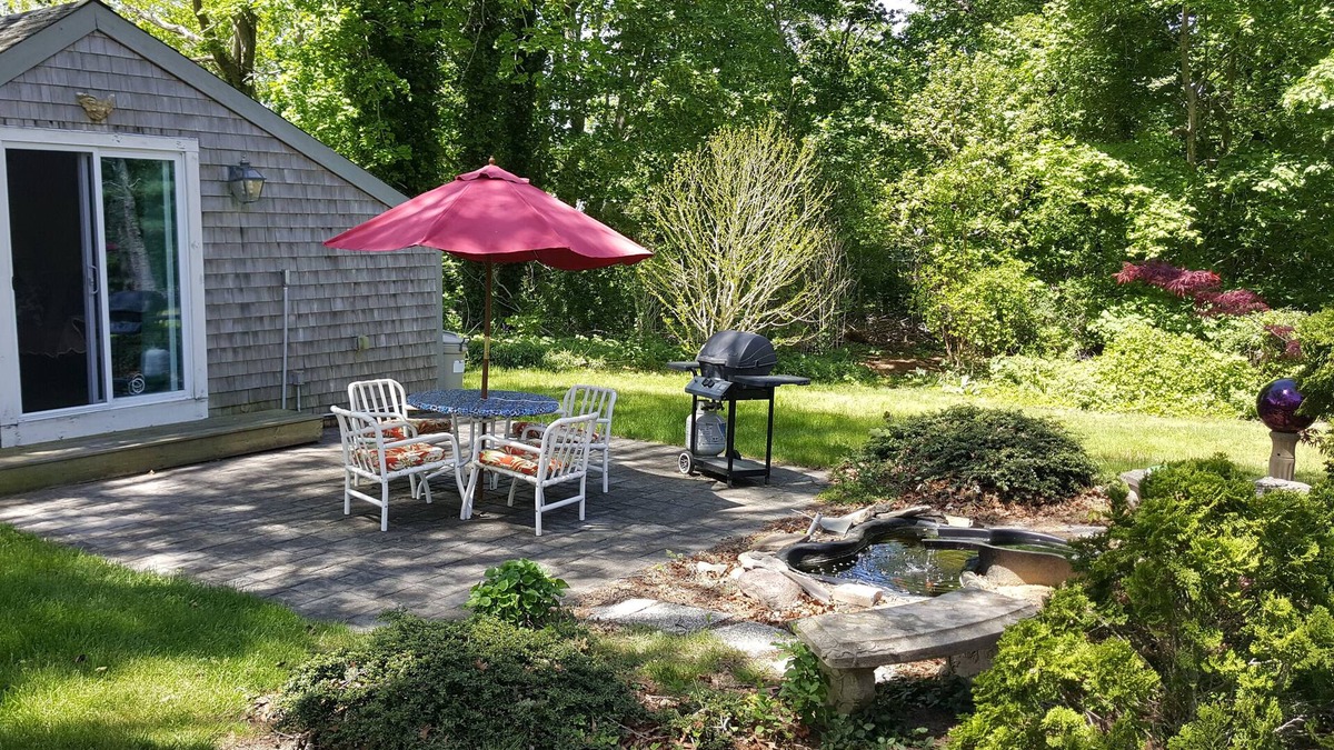 Yarmouth Port Cottage | Pet Friendly Quiet Charming Cottage off the Beaten Path close to all amenities