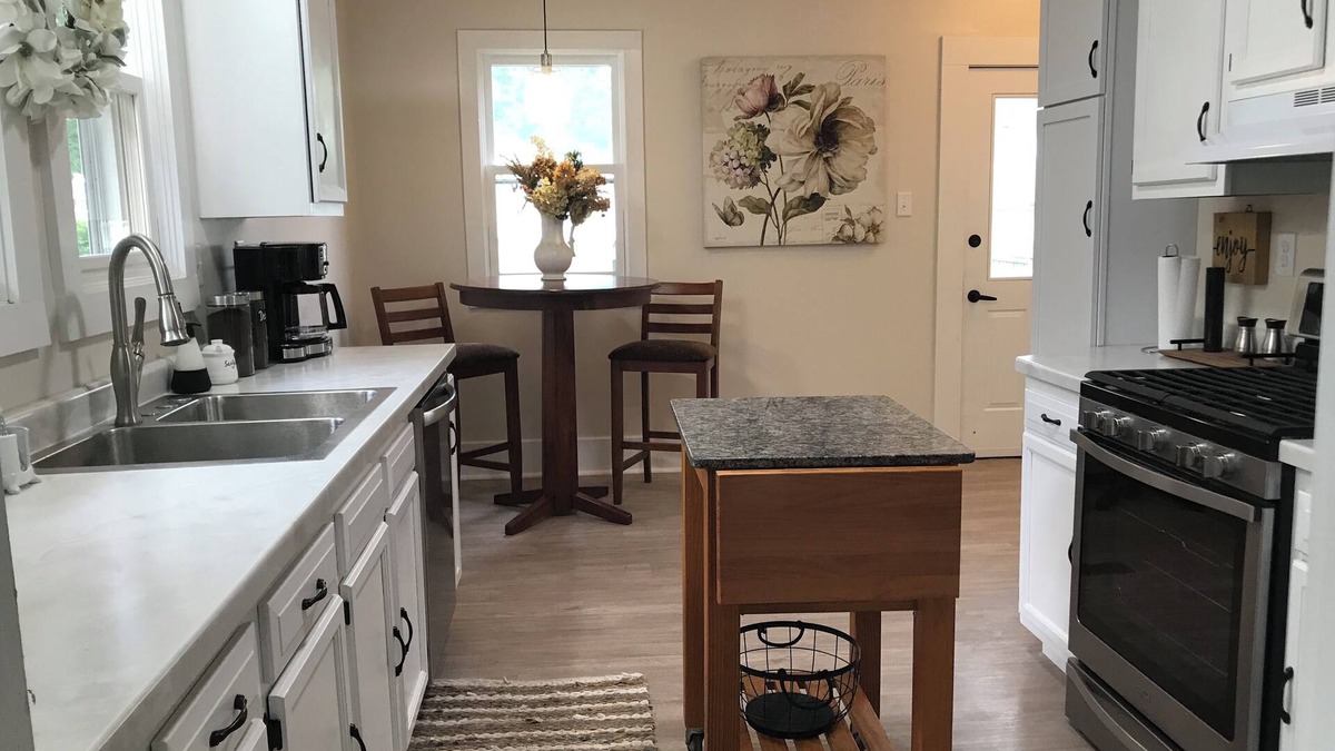 Springfield House | Pet friendly remodeled bungalow home just two blocks from Washington Park.