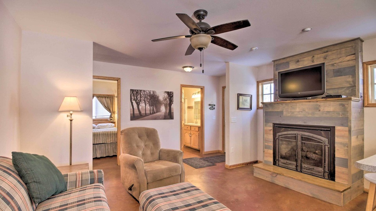 Menahga Cabin | Pet-Friendly Resort Cabin on Twin Lakes!
