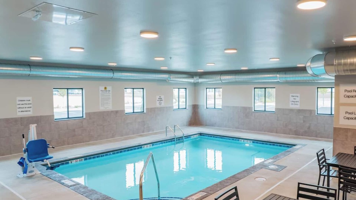 Grand Rapids Hotel | Pet-Friendly Retreat w/In-Room Kitchen Near Local Attractions! | Onsite Pool