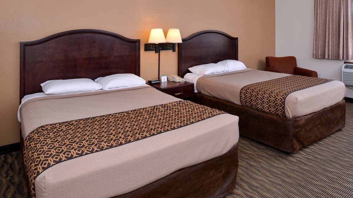 Atlantic Hotel | Pet-Friendly Room w/BBQ Grill and Complimentary Breakfast Near Downtown