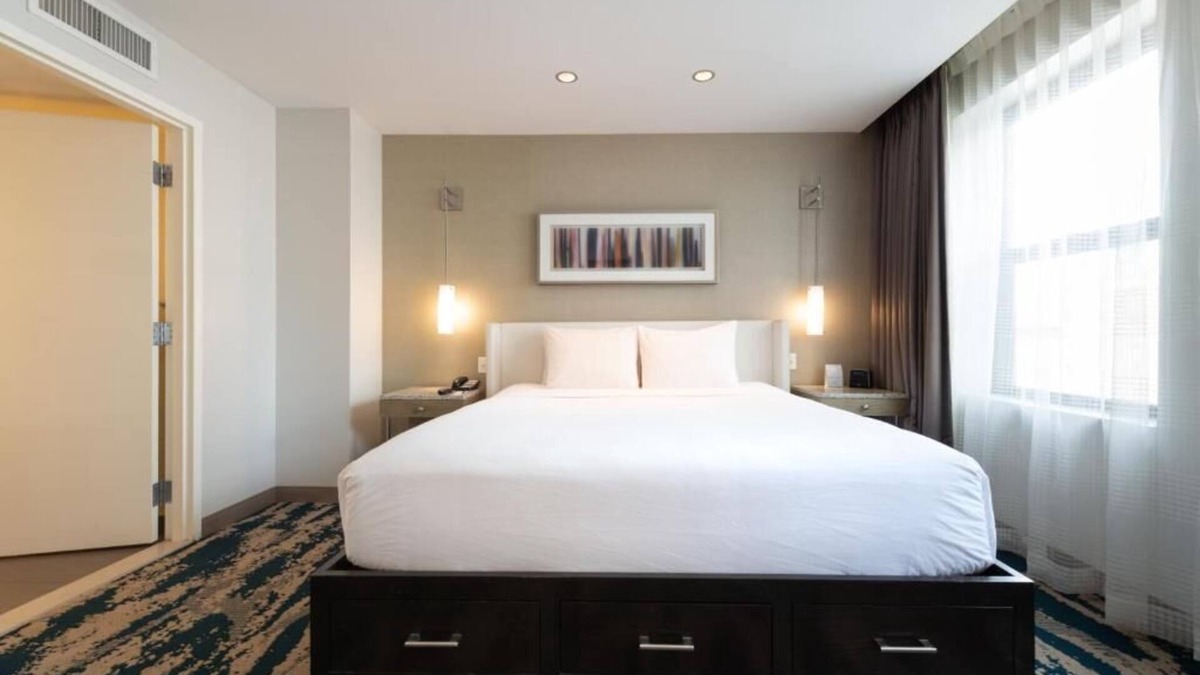 Near North Side Hotel | Pet-friendly Room w/Fitness Center! Short Walk to River North Spots!