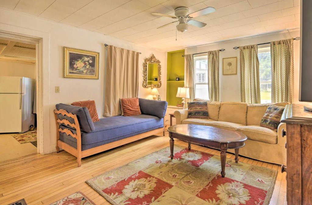 Granville House | Pet-Friendly Roxbury Farmhouse on 350 Acres!