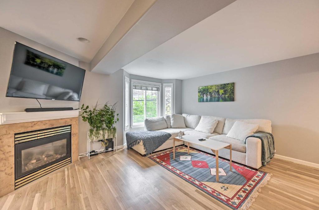 Licton Springs House | Pet-Friendly Seattle Townhome Less Than 1 Mile to Lake!