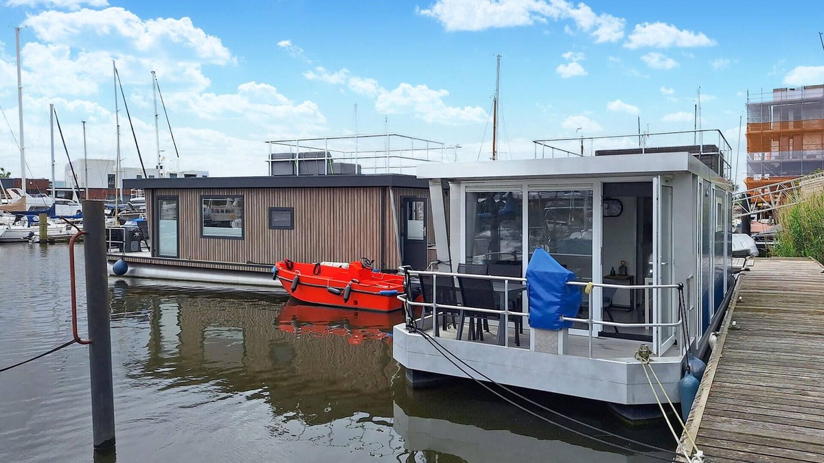 Municipality of Hellevoetsluis Boat Rental | Pet friendly ship in Hellevoetsluis