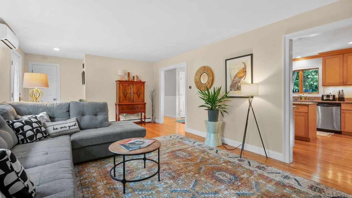 Orleans House | Pet Friendly, Sleeps 4, Huge Back Yard, Skaket Beach