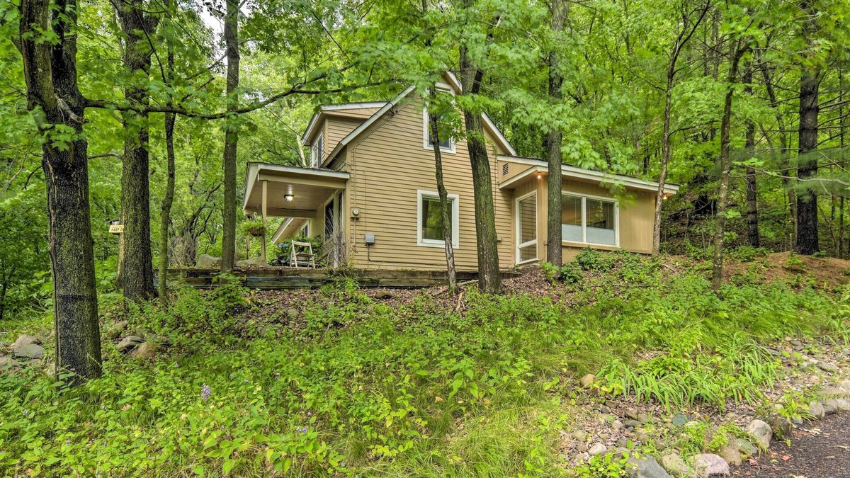 St Croix Falls House | Pet-Friendly St Croix Falls Remote Retreat!