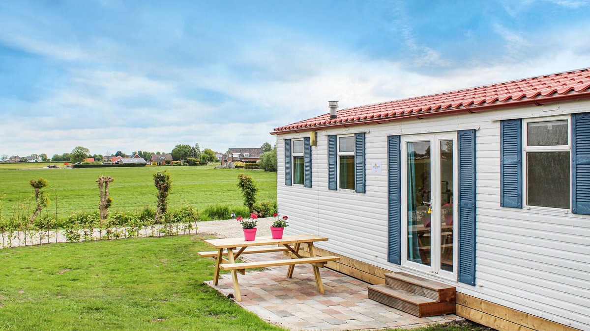 Woubrugge House | Pet friendly (sta)caravan in Woubrugge