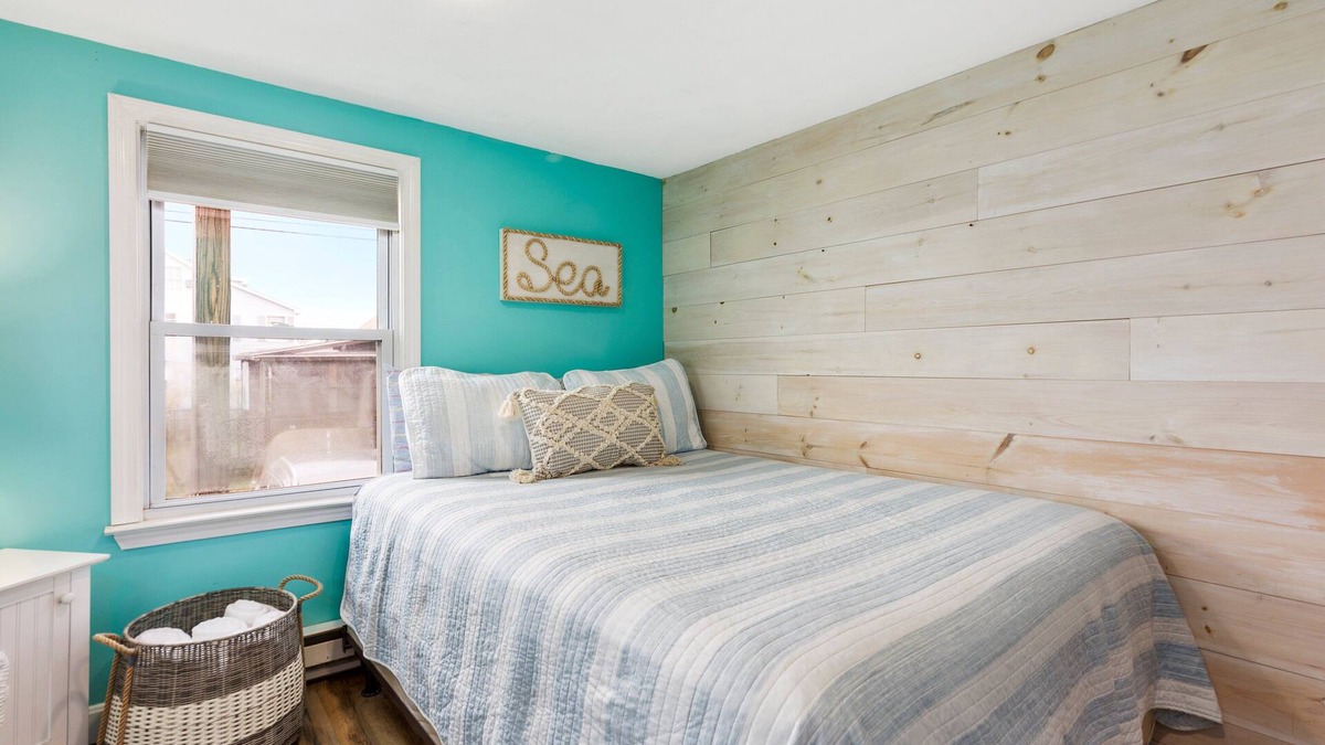 Salisbury Beach Apartment | PET FRIENDLY - Steps to the Ocean! - Sleeps 6