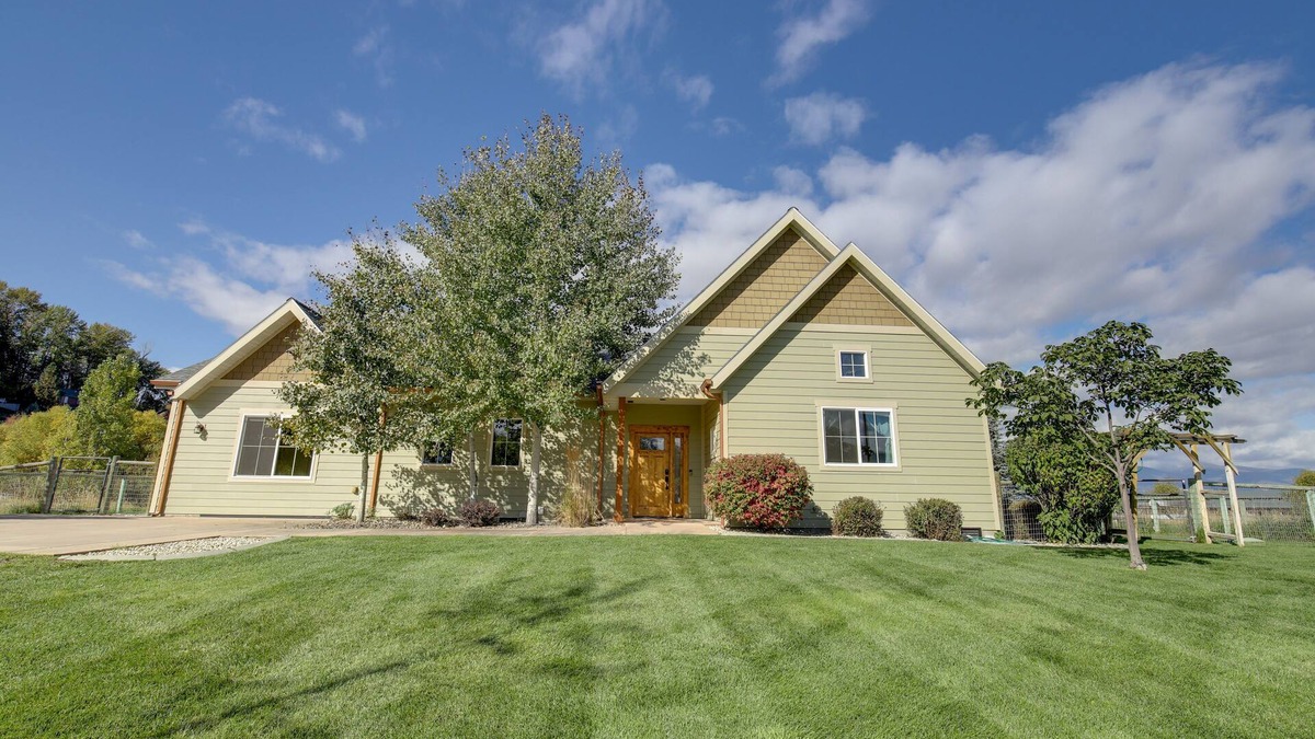 Stevensville House | Pet-Friendly Stevensville Home w/Mountain Views!