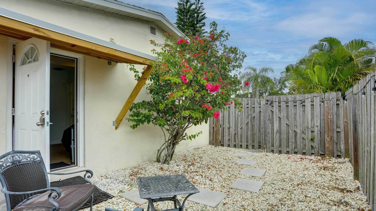 North River Shores Apartment | Pet-Friendly Stuart Studio < 3 Mi to Downtown!
