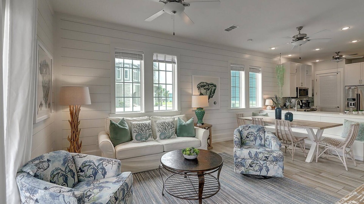 Cinnamon Shore Condo | Pet-Friendly, Stylish Condo w/Cinnamon Shore Pools, Dining & More!