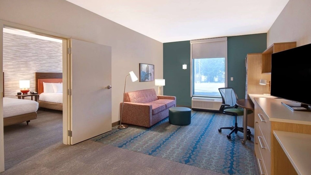 University Hotel | Pet-Friendly Suite w/Full Kitchen at Waco's Core Attractions