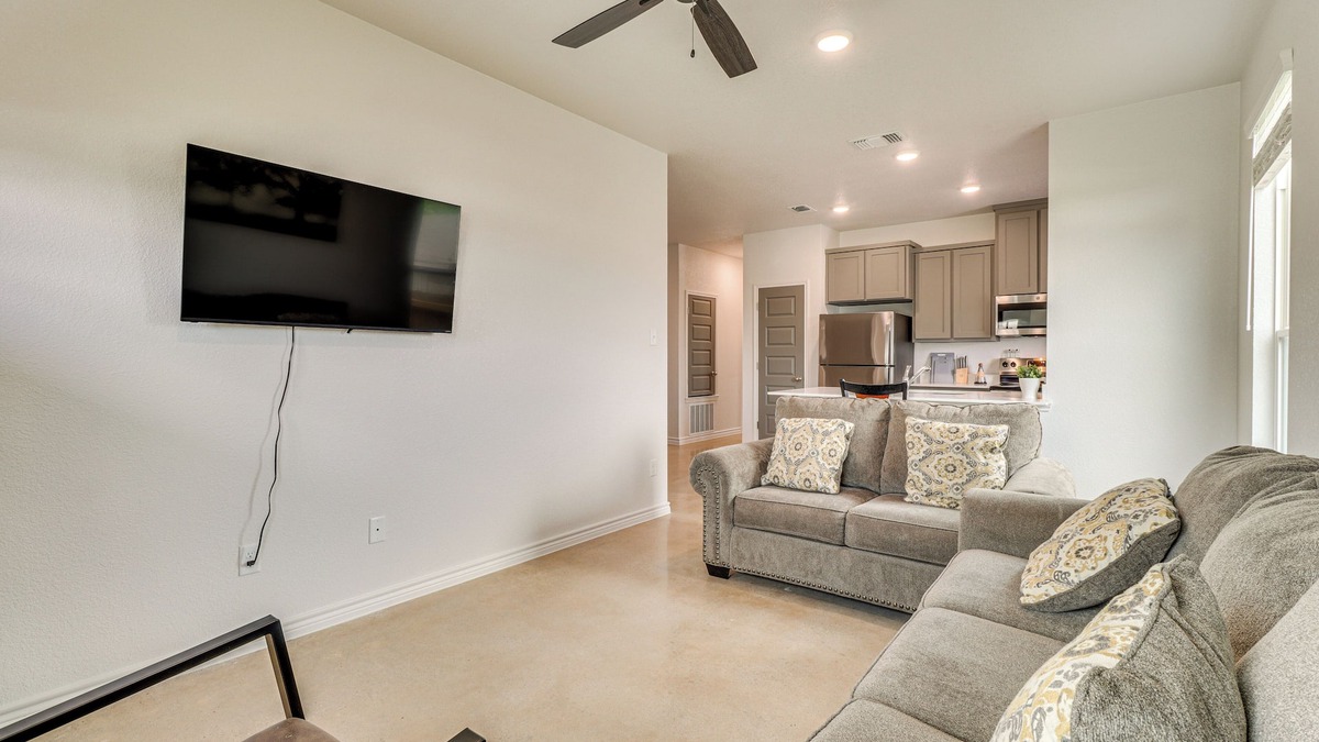 Temple House | Pet-Friendly Temple Townhome: 6 Mi to Water Park