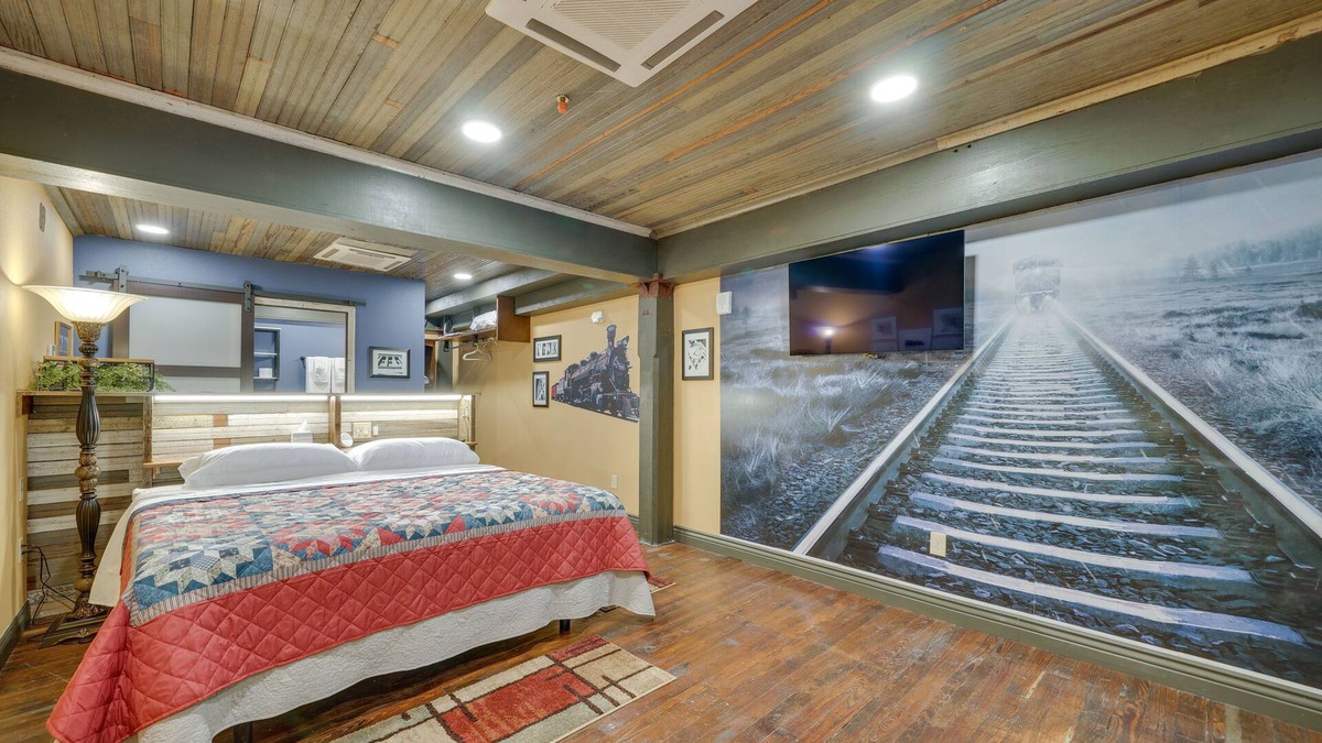 Texarkana Apartment | Pet-Friendly Texarkana Studio in The Historic 1894