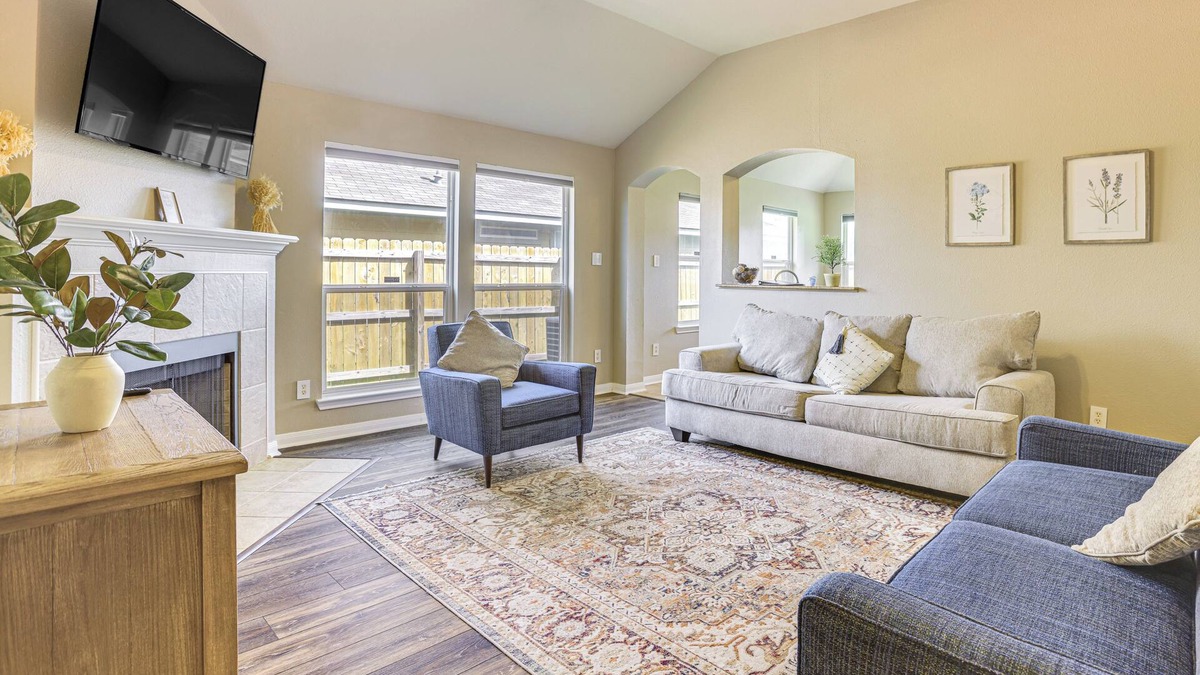 Bryan Cottage | Pet-friendly Texas Retreat w/Fenced-in Yard!