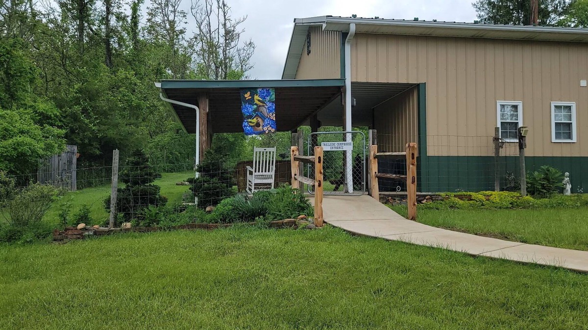 Ivanhoe Cabin | Pet-friendly, Tranquil Setting, Step onto NRT, Hike, Bike, Fish, Kayak