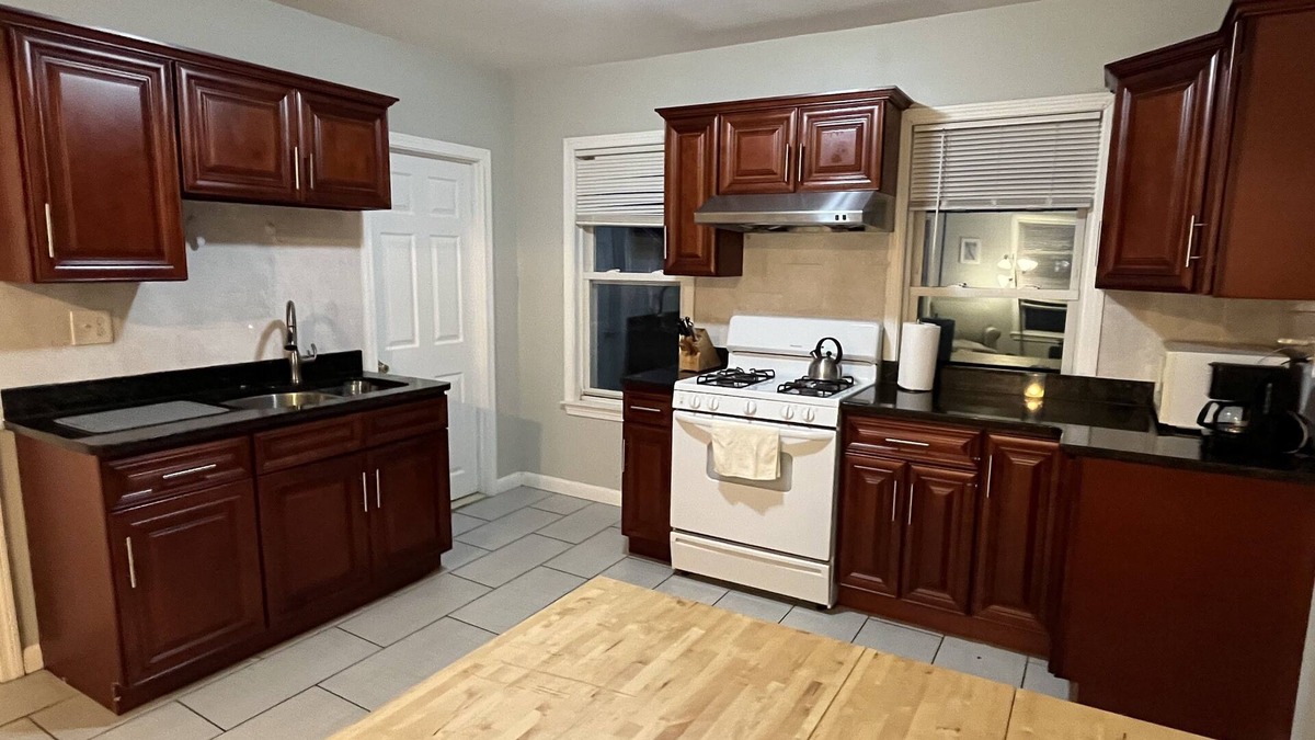 Malden Condo | Pet-Friendly Two-Bedroom Condo just 15 minutes' Drive from Downtown