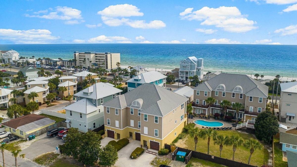 Kiska Beach House | Pet Friendly Beach House – Sleeps 16, Pool, Steps to Beach, Free Golf Daily