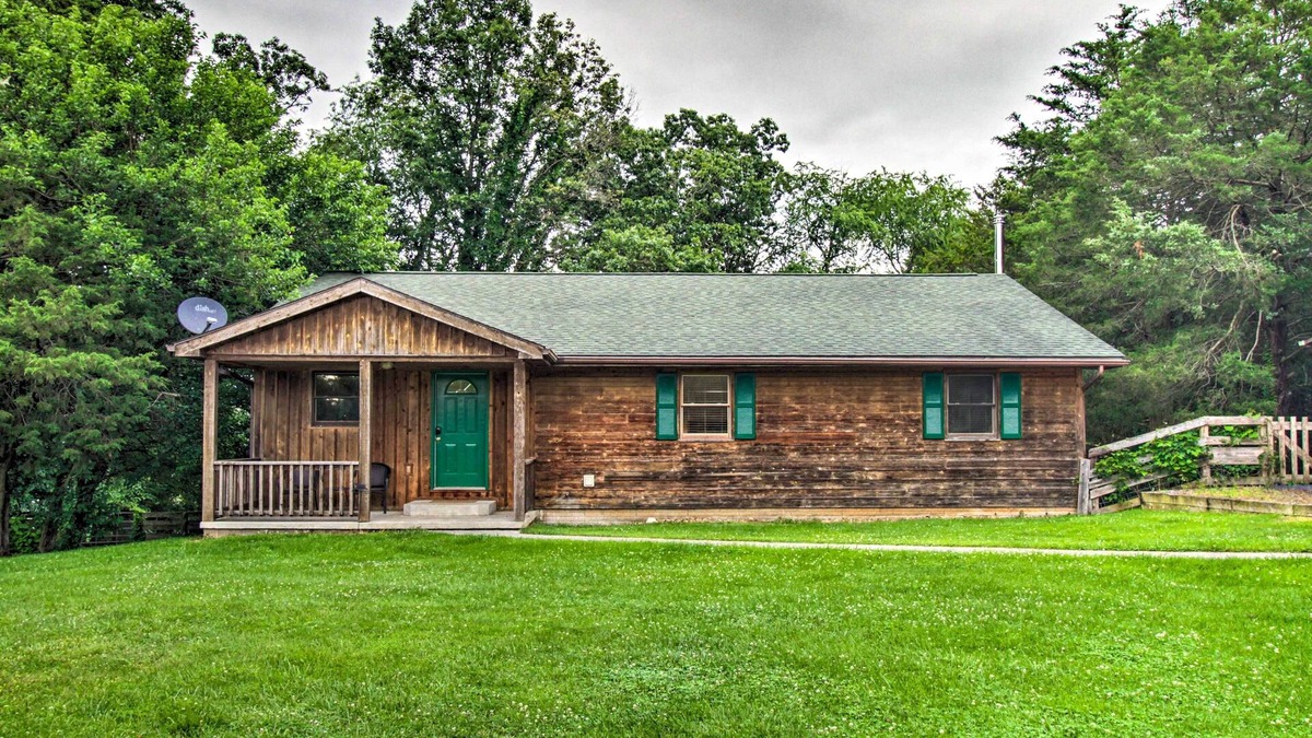 Weyers Cave House | Pet-Friendly VA Home ~ 30 Mi to Shenandoah NP
