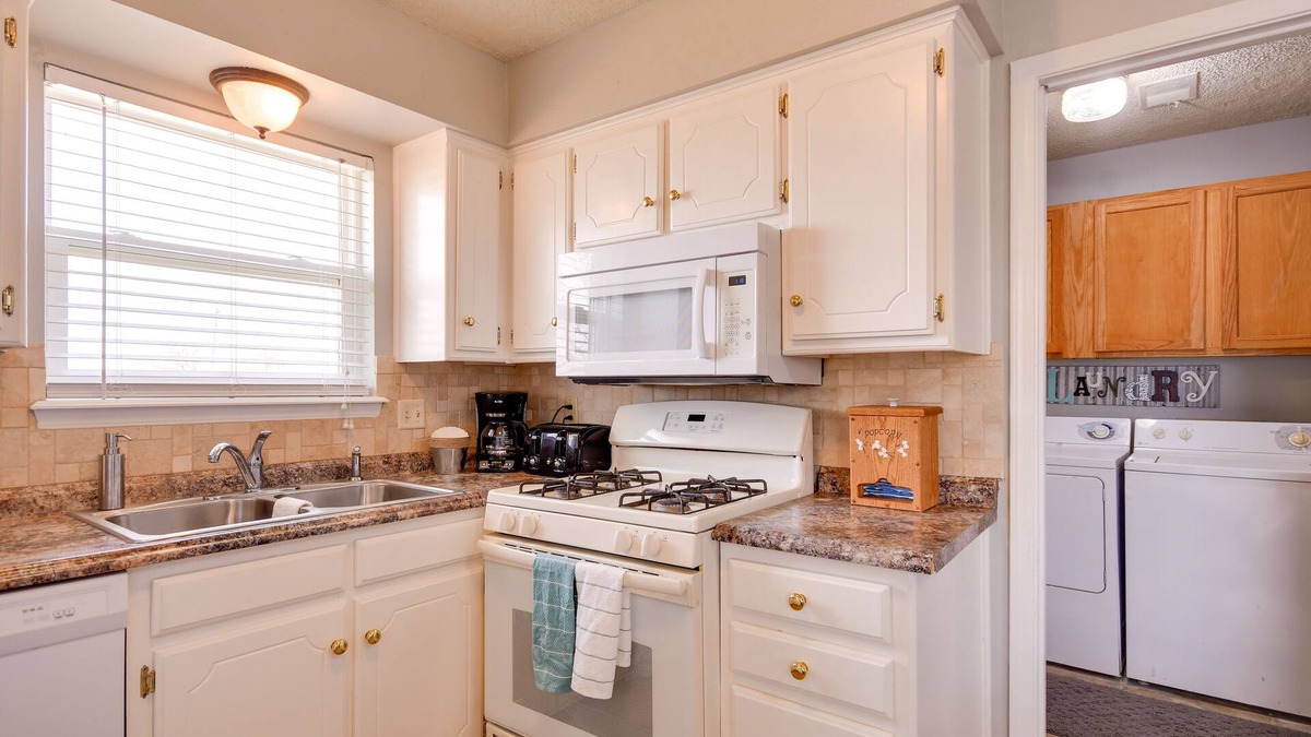 Canyon House | Pet-Friendly Vacation Rental w/Yard in Canyon