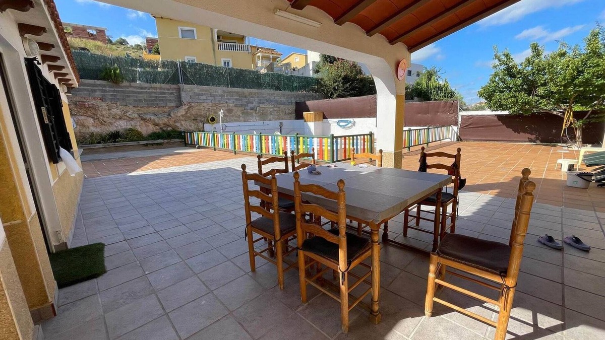 El Vendrell House | Pet-Friendly Villa with Pool