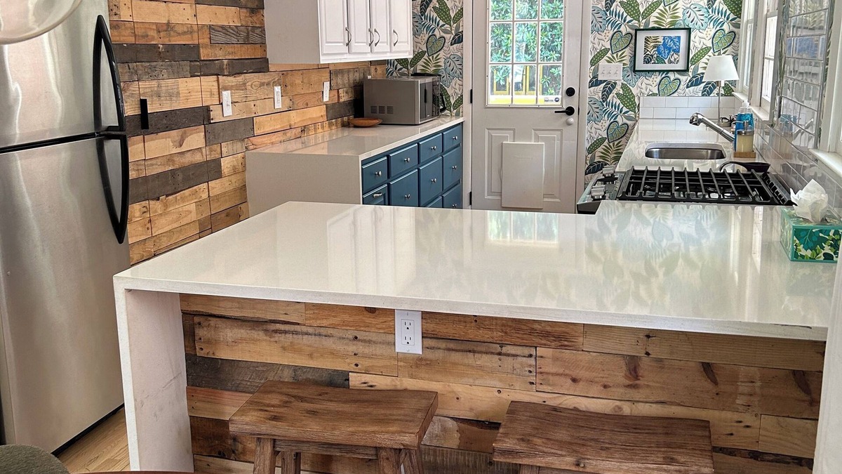 Edgewood House | Pet friendly walkable neighborhood! The Sun House - Entire home to yourself