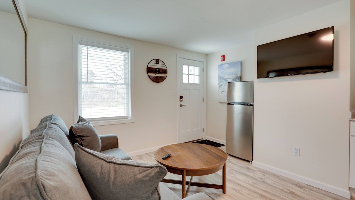 Wareham Apartment | Pet-Friendly Wareham Retreat Near Onset Beach!