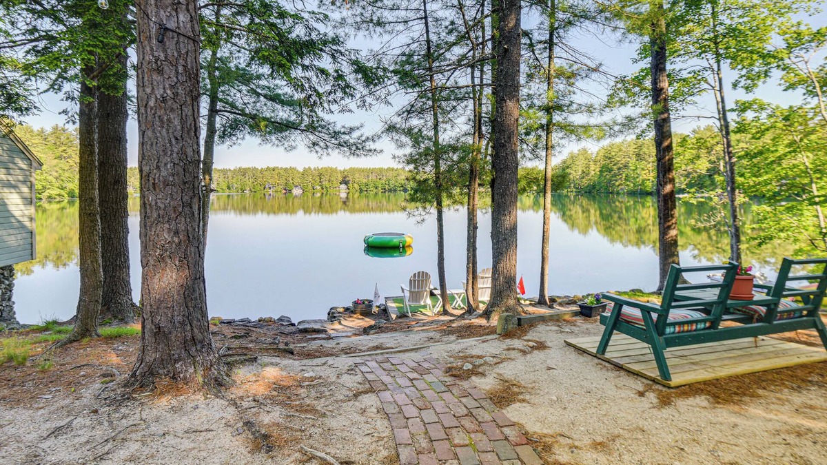 Wakefield Cottage | Pet-Friendly Waterfront Cottage: On-Site Bunkhouse
