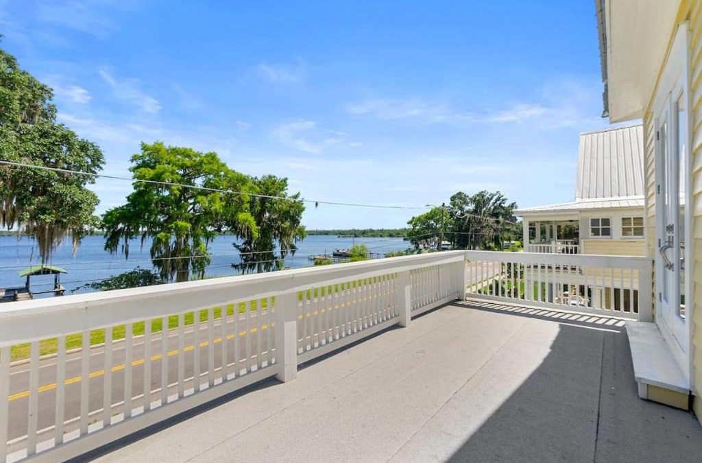 Palatka House | Pet friendly water front home in Palatka South Historic District with private dock that sleeps 8
