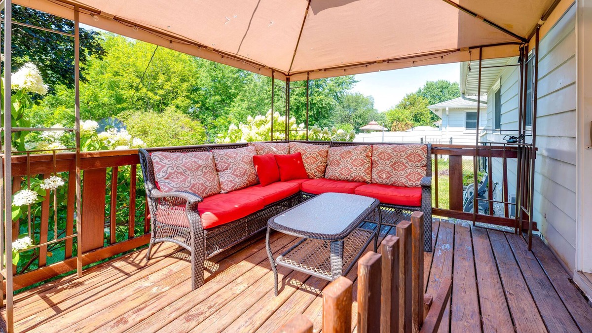 Waterloo House | Pet-Friendly Waterloo Abode w/Deck!