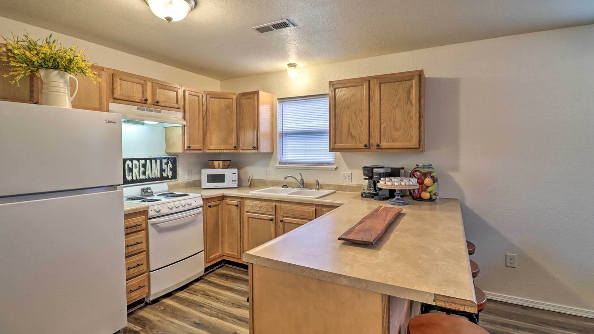 West Plains House | Pet-Friendly West Plains Pad < 1 Mi to Dtwn!