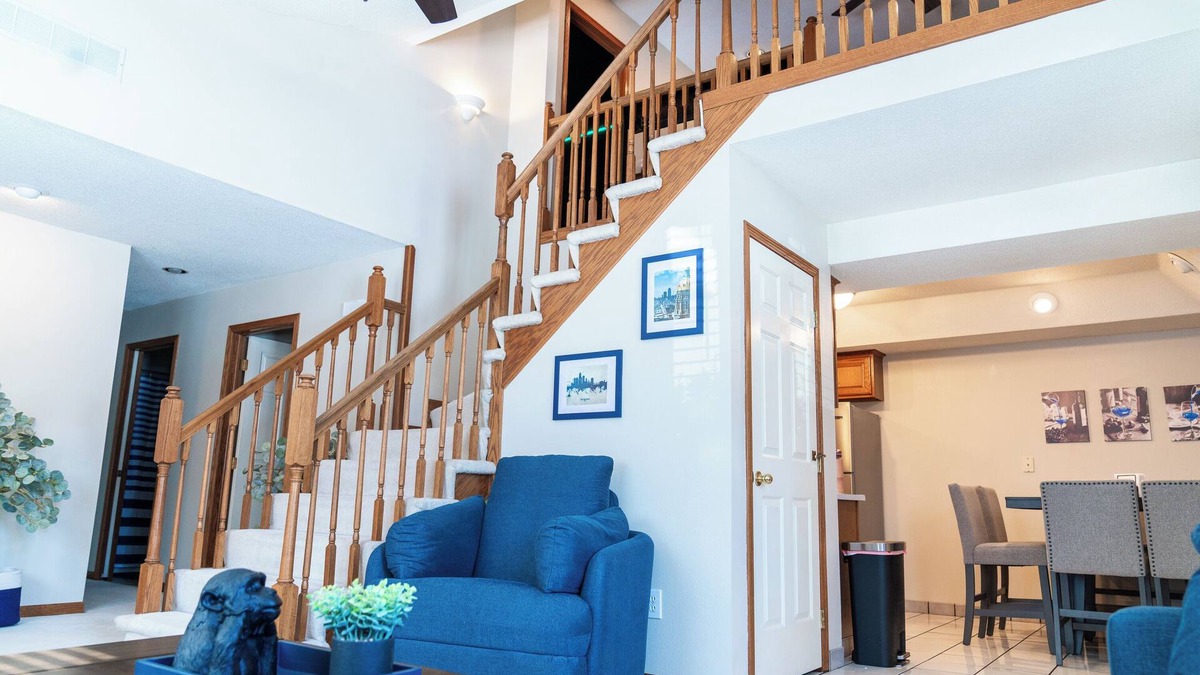 Windsor Heights House | Pet-Friendly Windsor Heights Stay – Ideal for Reunions, Road Trips & Remote Work