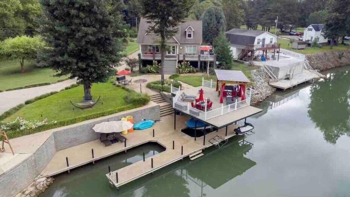 Florence House | Pet Friendly, Wilson Lake, Dock, Boat Launch, 2 Slips, 4 bed 4 bath, lake view