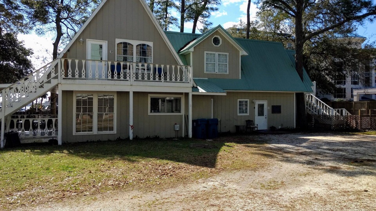 Orange Beach Cabin | PET FRIENDLY WITH FRONT DOOR PARKING! GROUND FLOOR WITH NO STEPS!