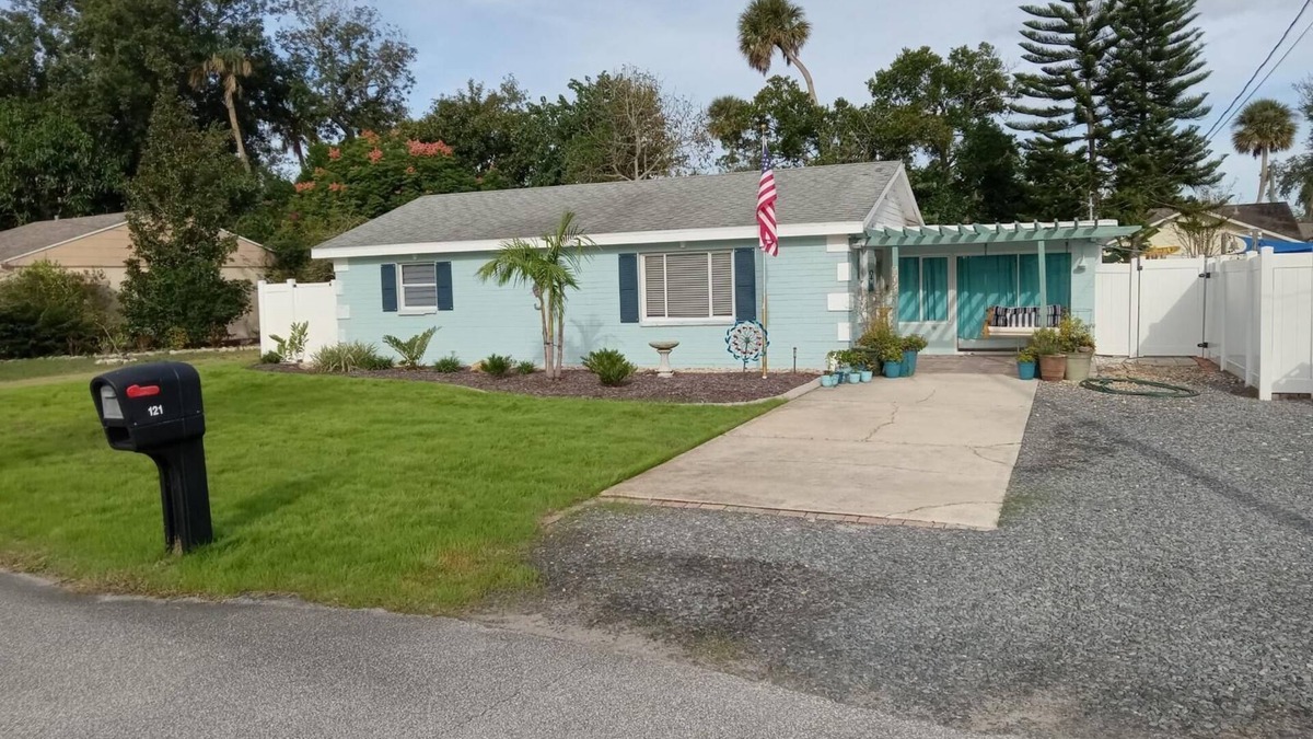 Edgewater House | Pet Friendly with no pet fees and pool access " The Riverwalk cottage"