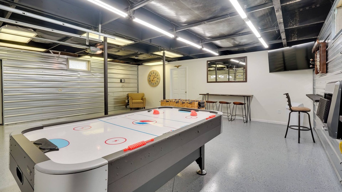 Zanesville Apartment | Pet-Friendly Zanesville Haven w/Game Room!