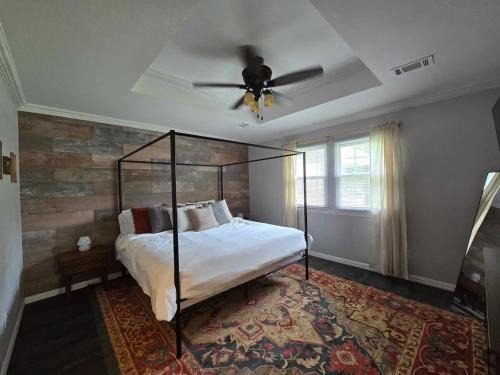 Calera House | Pet Paradise on Main Fenced Yard Included