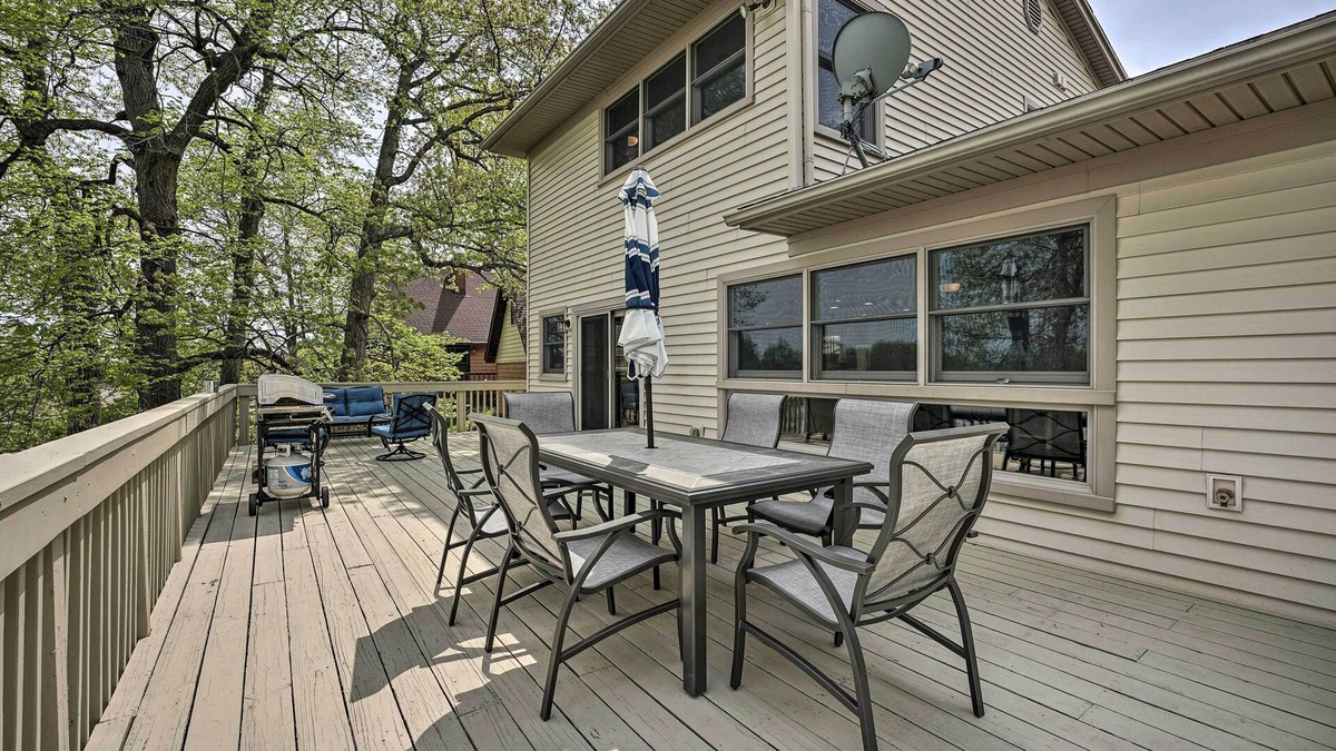 Grass Lake House | Pet-Friendly Grass Lake Retreat w/Game Room!