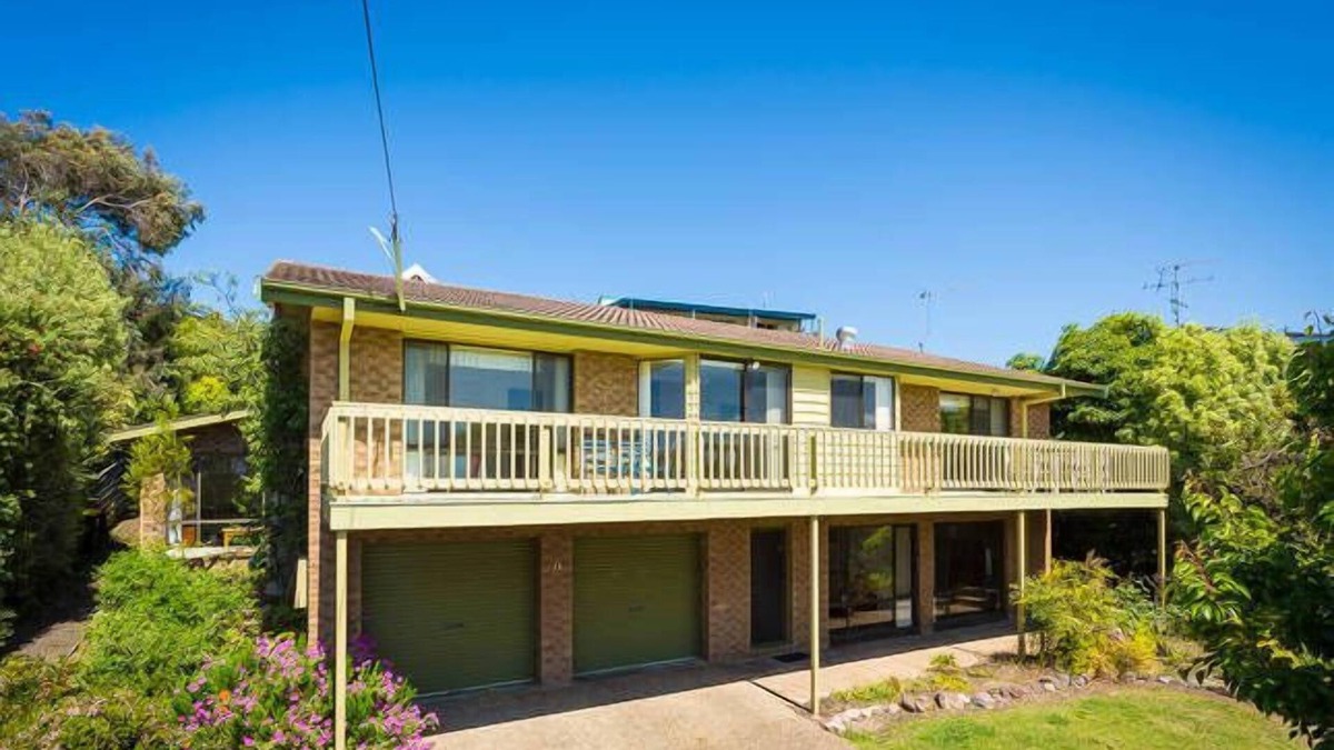 Pambula Beach House | Pete's Place- Sea views- Family friendly- Short walk to the beach.