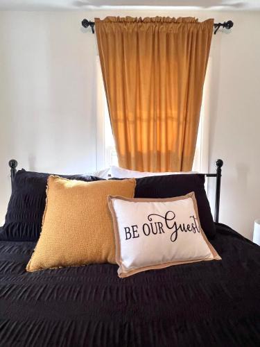 University Heights House | Pete's Place - Walking distance to U of IA!