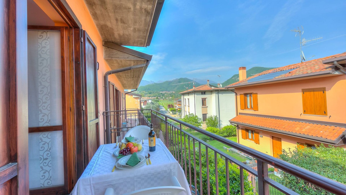 Roe Apartment | Peter - relax & 1 km from lake, Roè Volciano, Italy