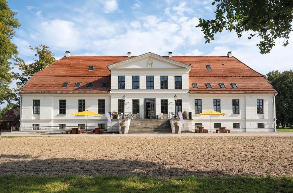 Redefin Hotel | Peter's Resort
