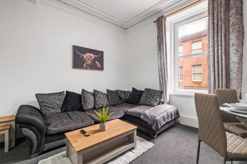 Peterhead Apartment | Peterhead Pad - SJA Stays - Modern 2 Bed Apartment