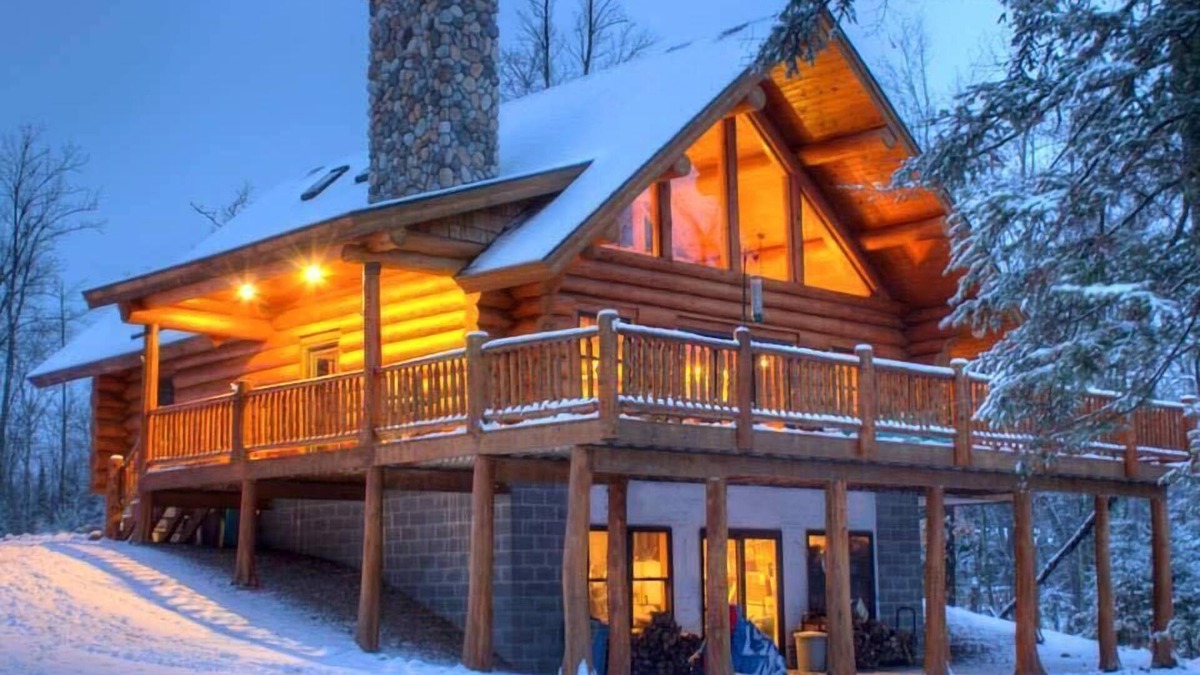 Grand Rapids Cabin | Peterson Bay Lodge: 26 summer books Friday to Friday. Great dates see below!