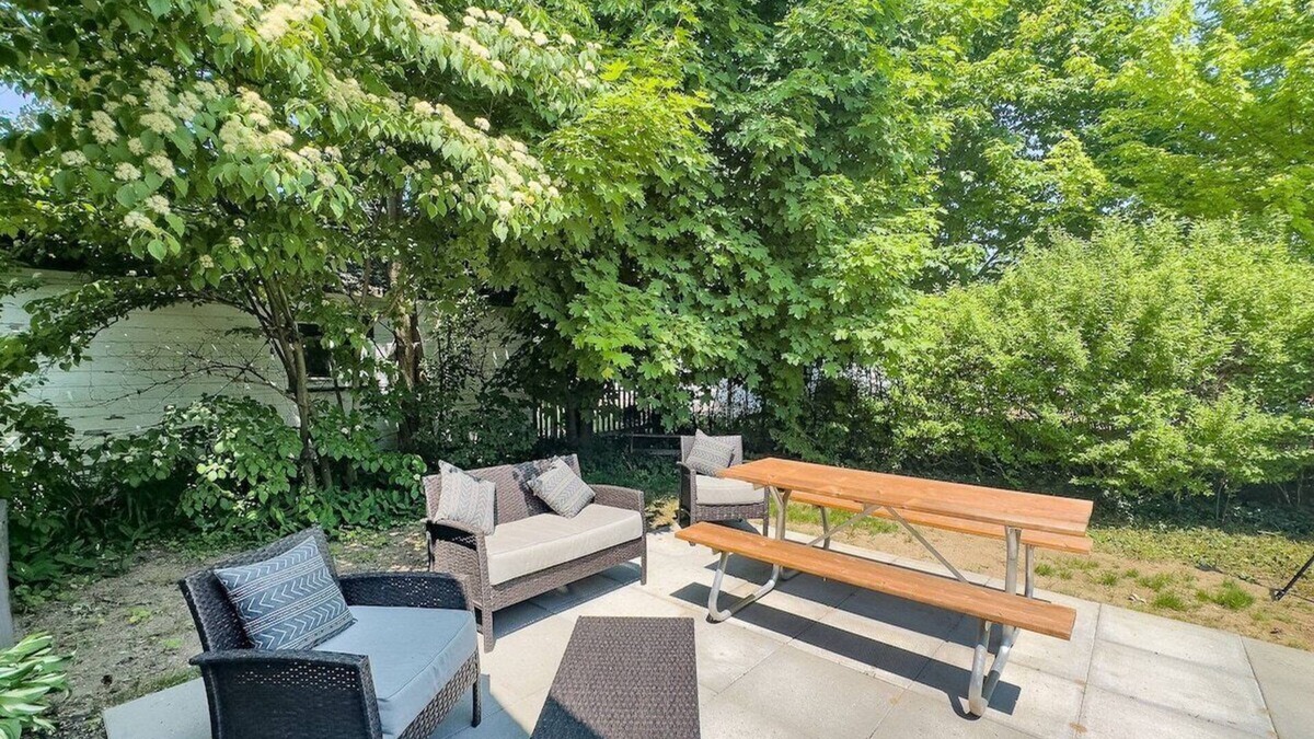 Goderich Cottage | PetFriendly+King Bed+Netflix+GameRoom
